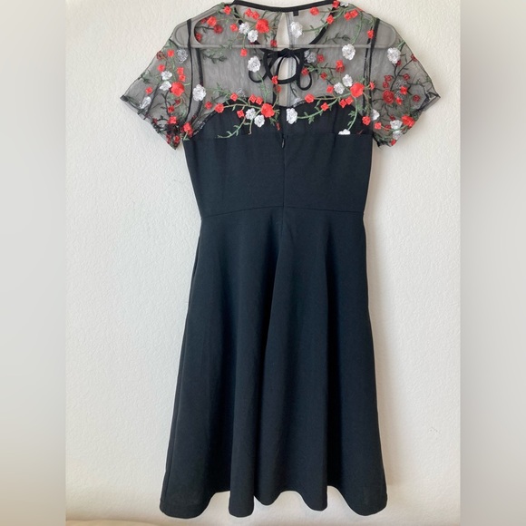 Black Floral Mesh Round Neck Short Sleeve vintage dress| with pockets - Picture 2 of 5